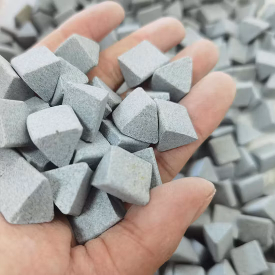 Meulage en céramique polissage ébavurage des médias de pierre abrasifs avec une bonne qualité